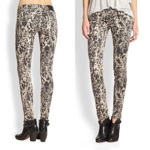 True Religion Skinny Jeans Casey Feathered Size 26